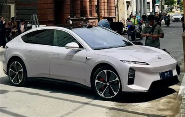 老虎機：新款蔚來ET5實車曝光：前臉煥新 5-6月有望上市